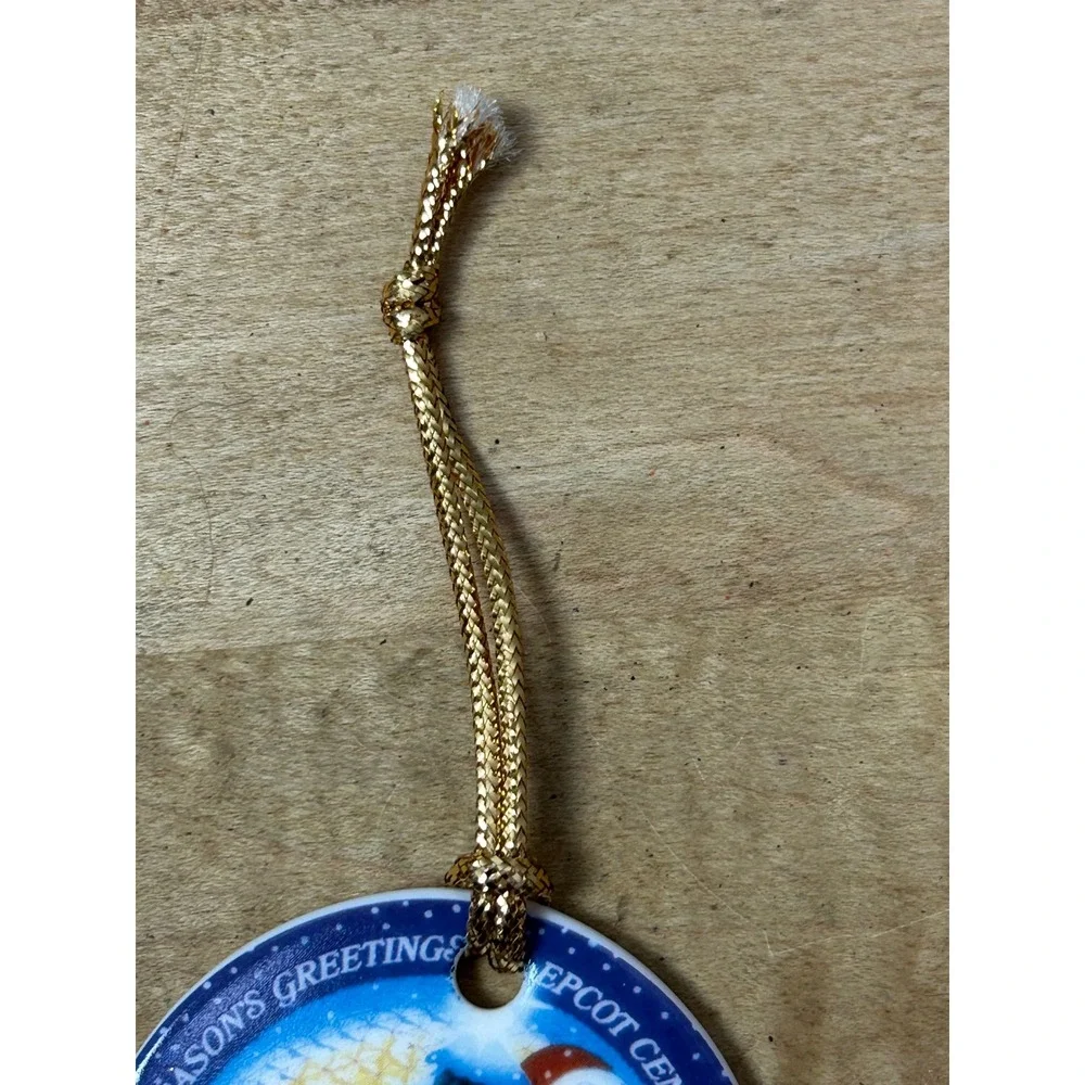 Disney Ornament‎ Unisex 2.5in 1993 EPCOT Center Seasons Greetings Ceramic Disc